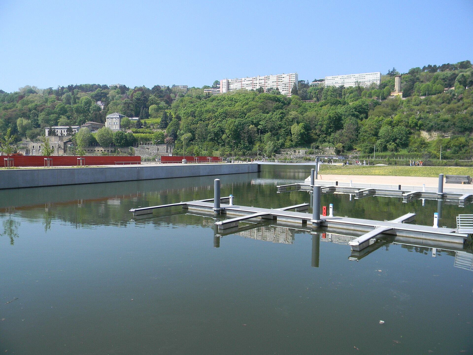 Quartier de Lyon Confluence et marina, au confluent du Rhône et de la Saône.