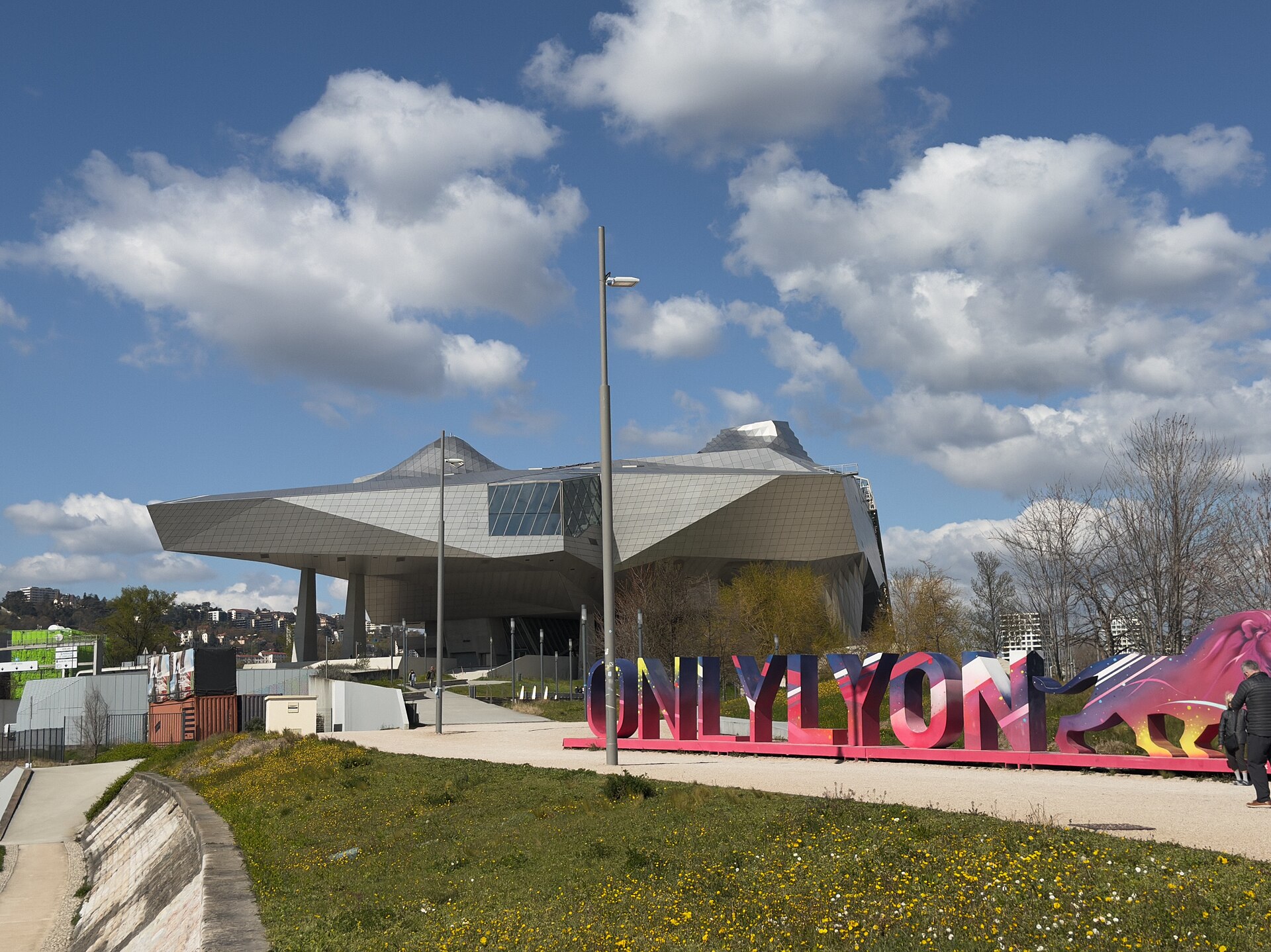 Le musée des Confluences, à Lyon, façade contemporaine.